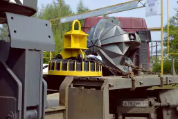 Траверса для перегружателя лома